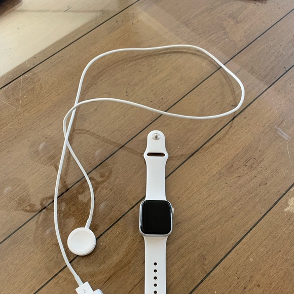 Series 4 Apple Watch - Picture 1 of 1